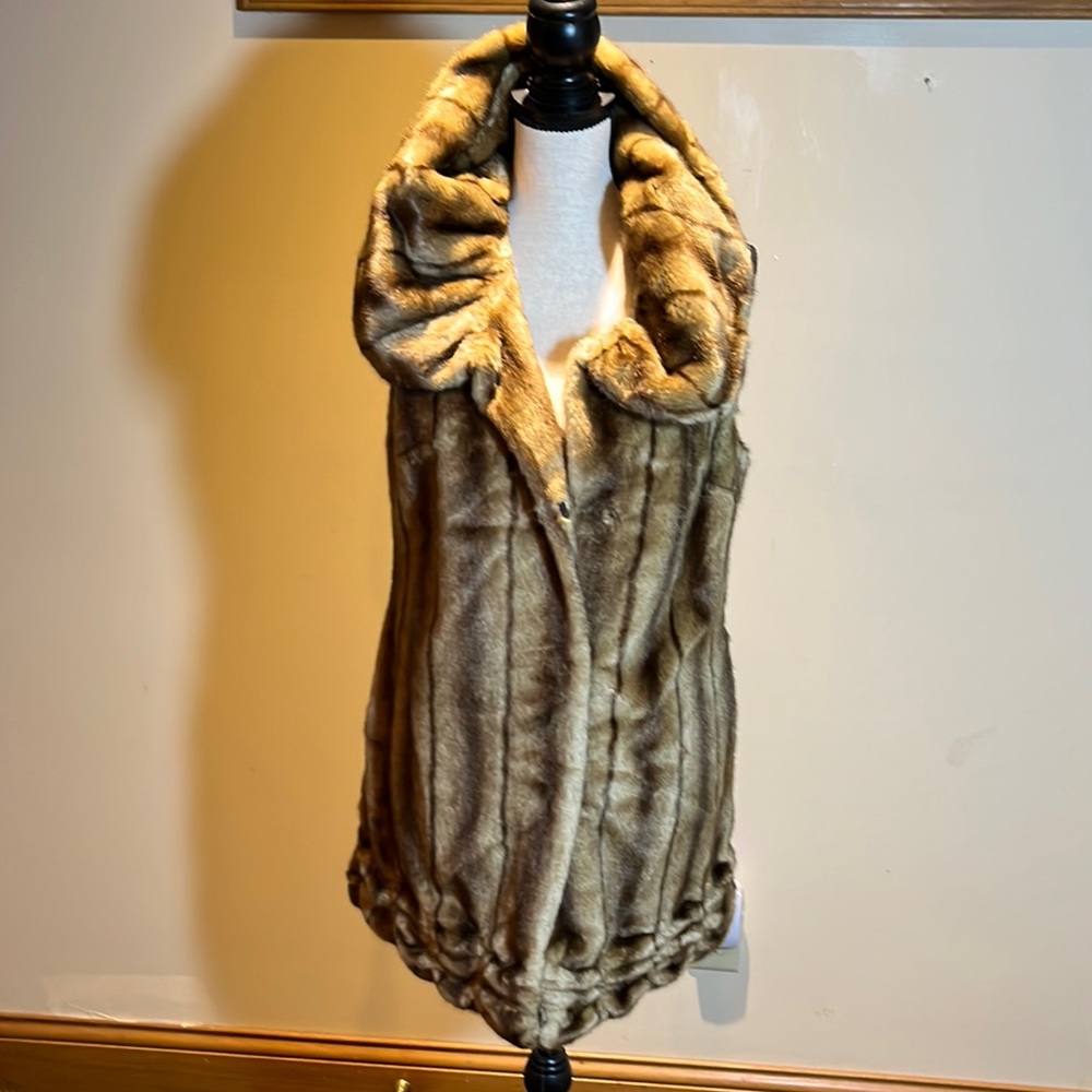 Faux fur long vest size M